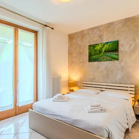 Flower Garden By Interhome Carriola