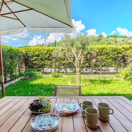 Flower Garden By Interhome Carriola